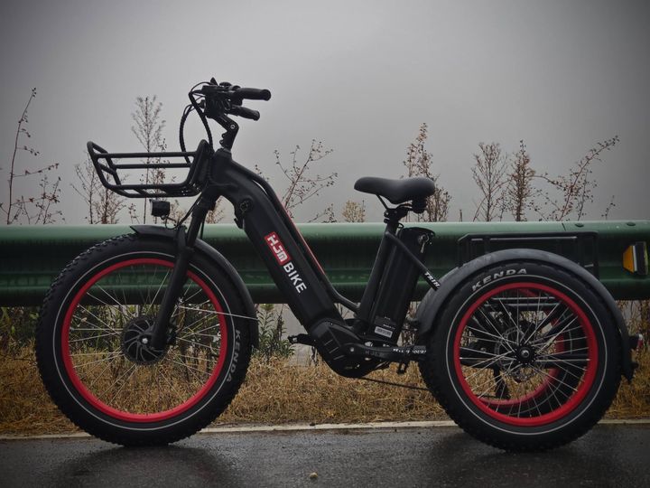 E-Biking in Extreme Weather: Tips for Riding in Rain, Snow, and Heat