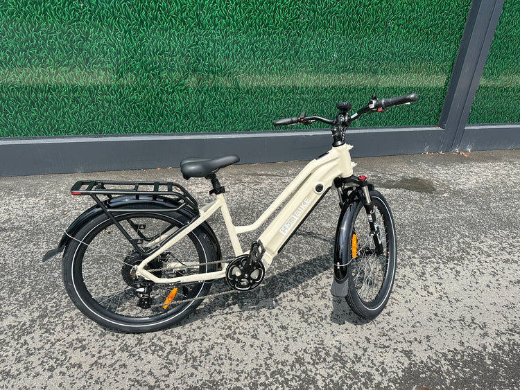 What makes Radiant a minimalist commuter electric bike?